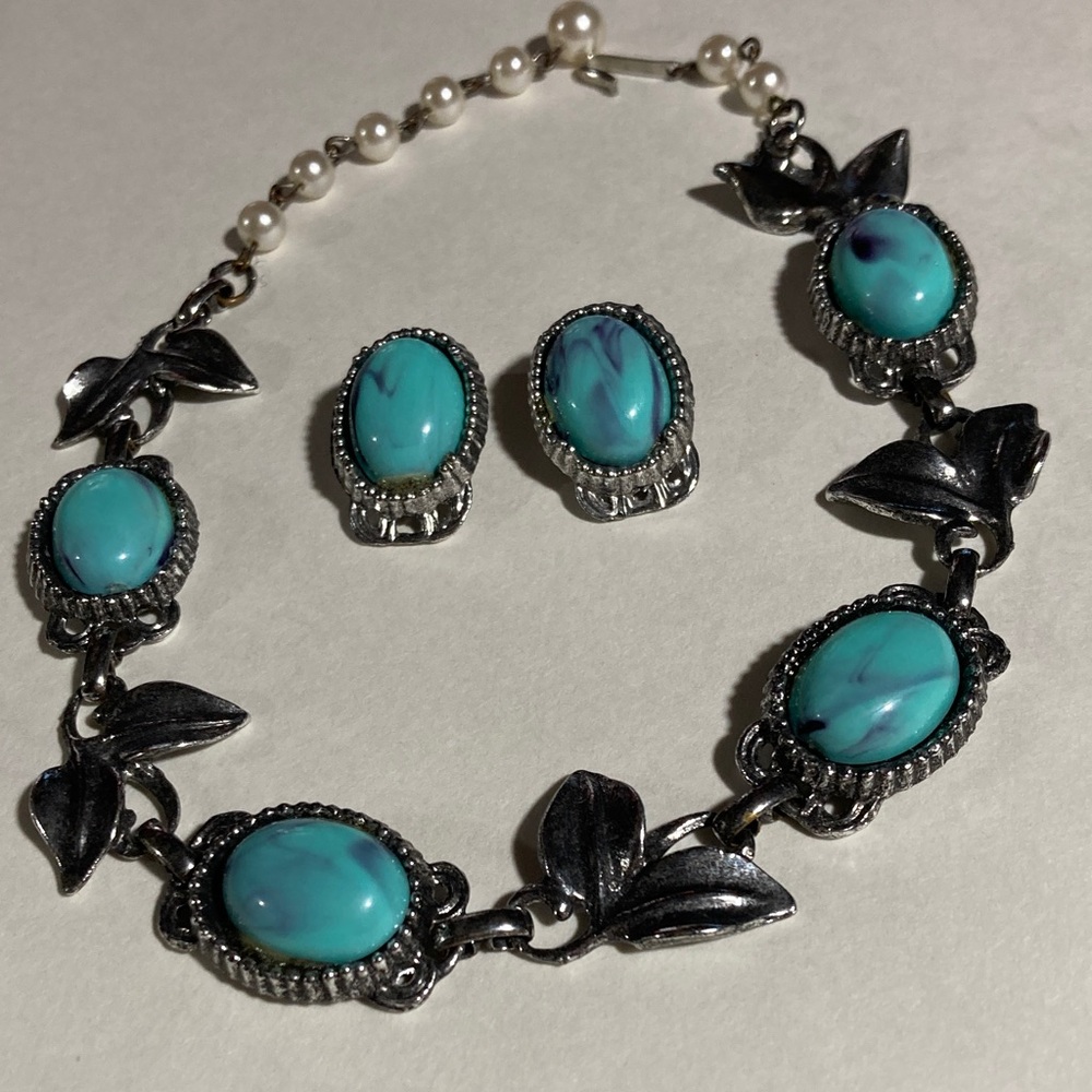FAUX TURQUOISE AND SILVERTONE COSTUME JEWELRY SET